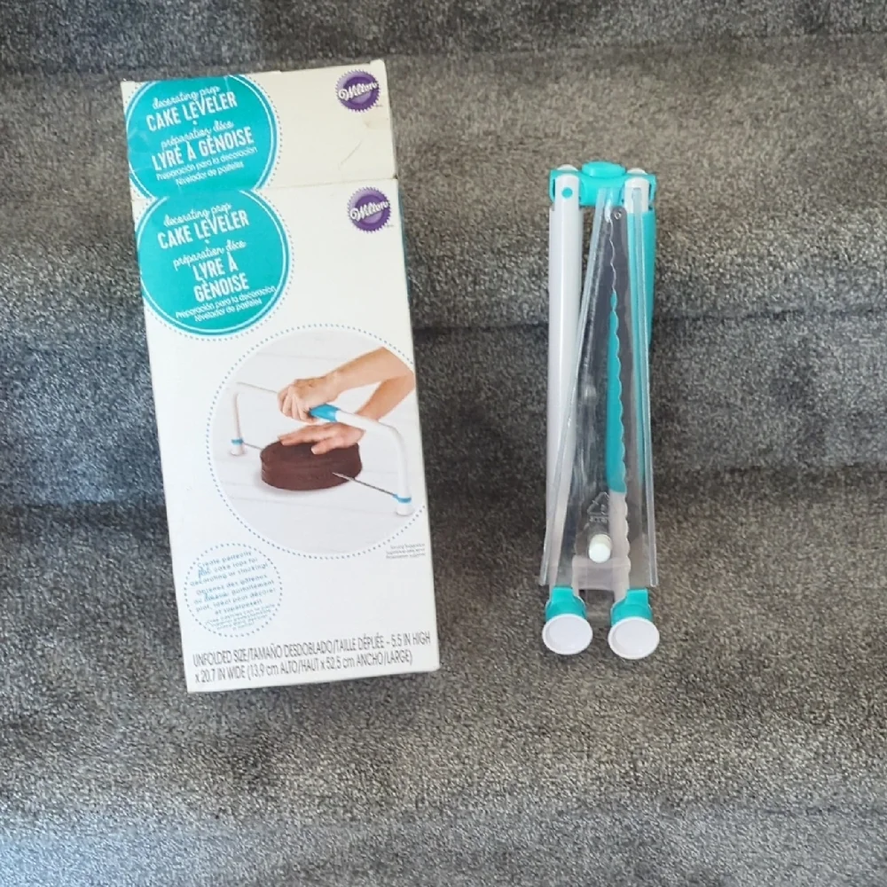 Wilton Cake Leveler with White and Blue Handles